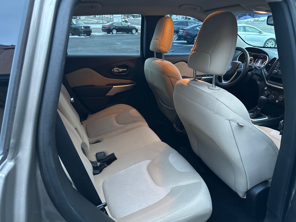 2018 Jeep Cherokee Image 11