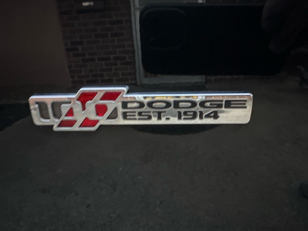 2014 Dodge Challenger Image 9