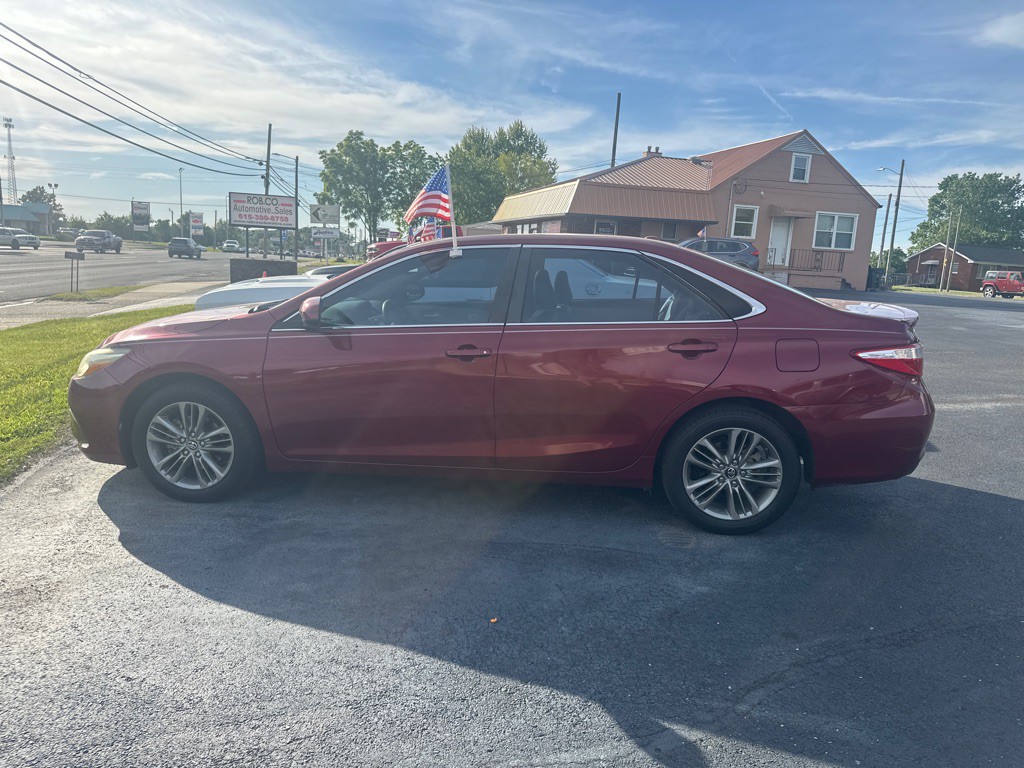 2017 Toyota Camry Image 2