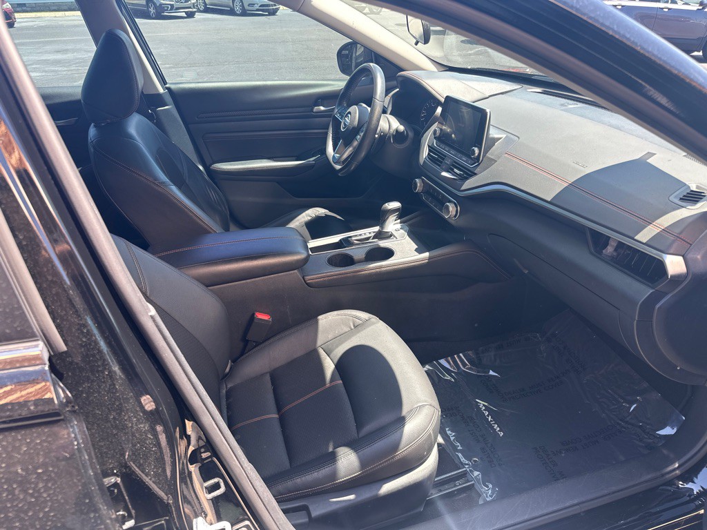 2022 Nissan Altima Image 8