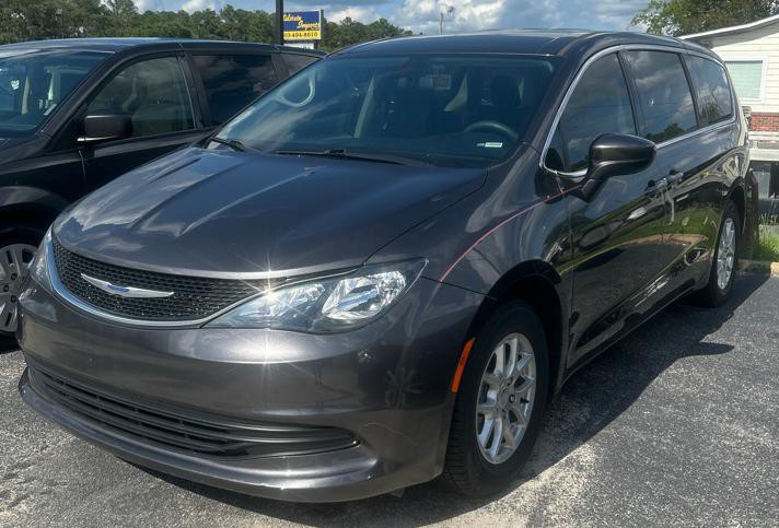 2020 Chrysler Voyager Image 3