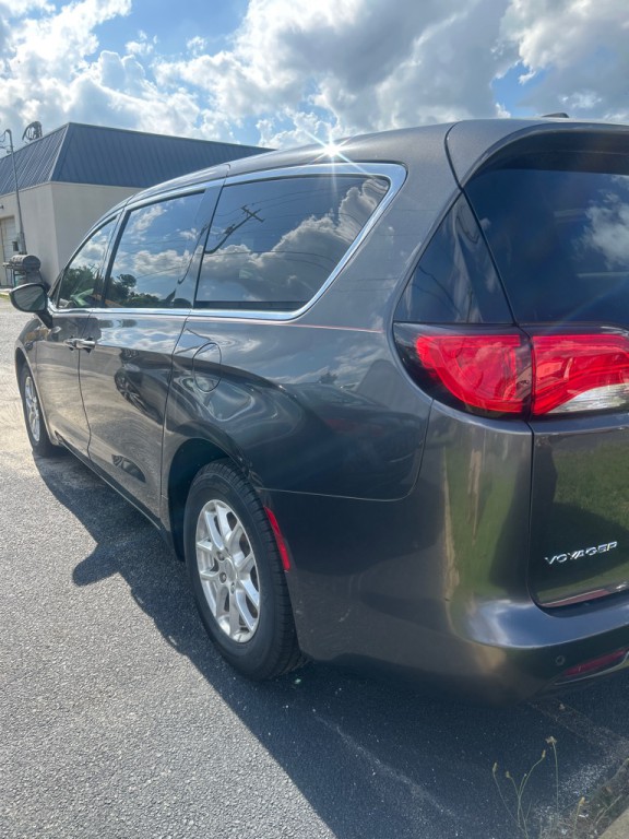 2020 Chrysler Voyager Image 4