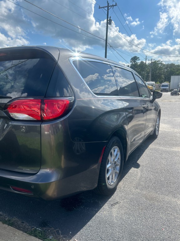 2020 Chrysler Voyager Image 5