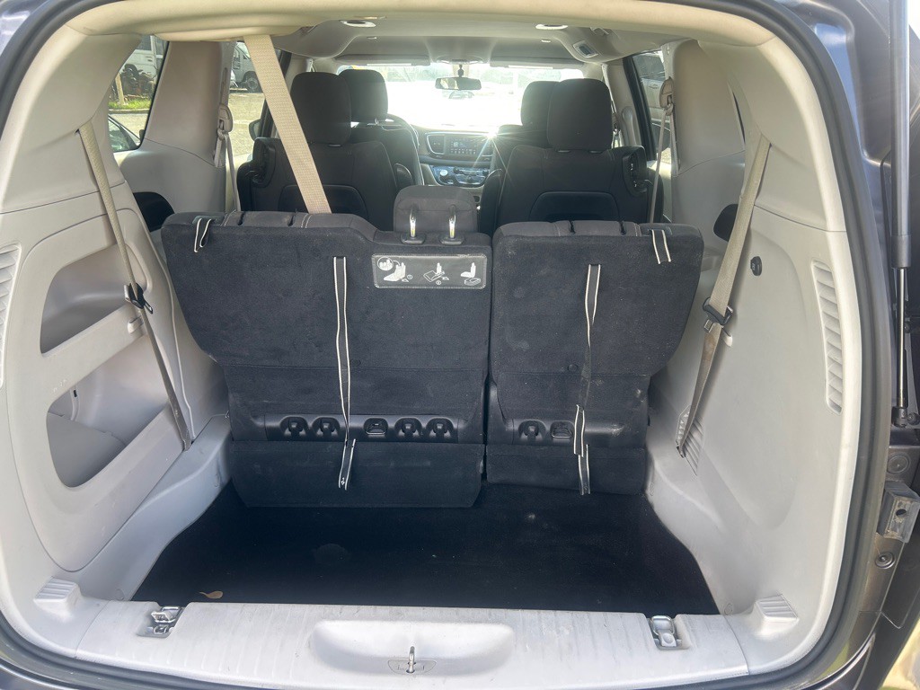 2020 Chrysler Voyager Image 6