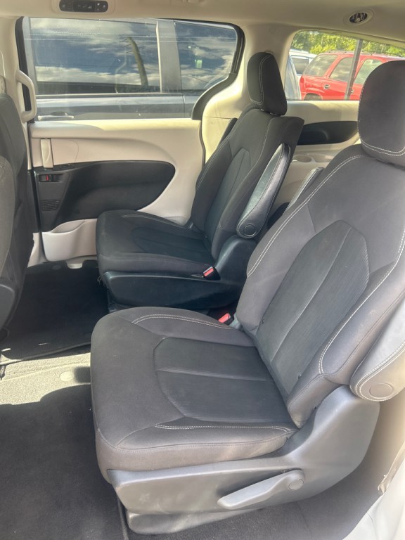 2020 Chrysler Voyager Image 7