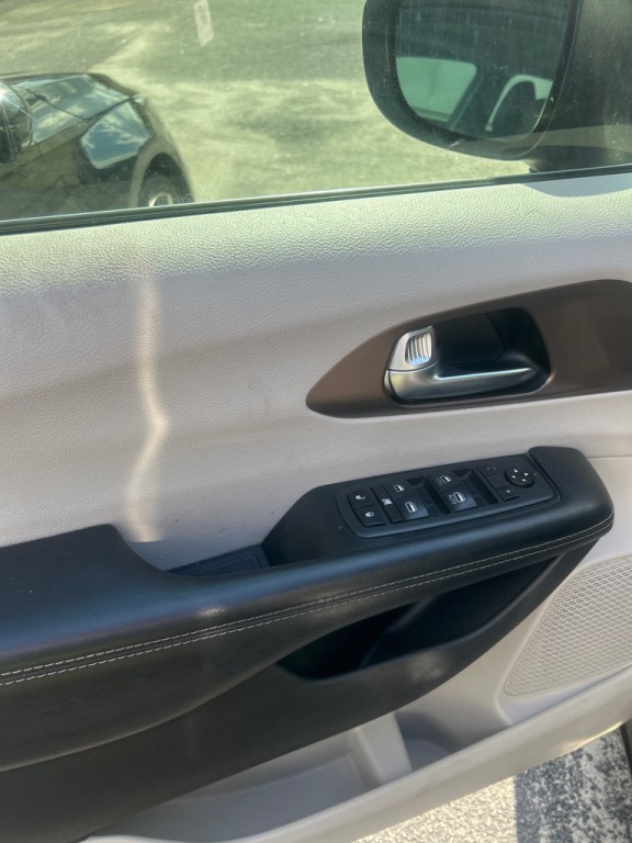 2020 Chrysler Voyager Image 9