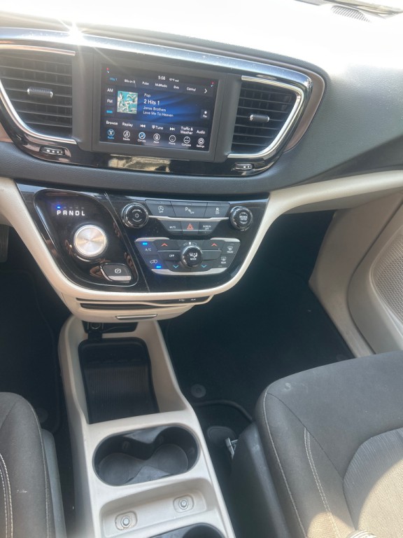 2020 Chrysler Voyager Image 11