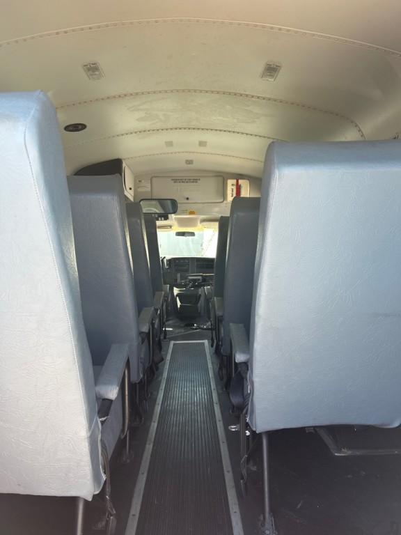 2003 GMC Savana Image 8