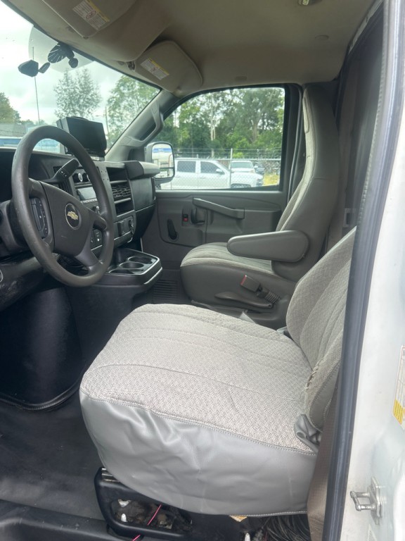 2017 Chevrolet Express Image 6