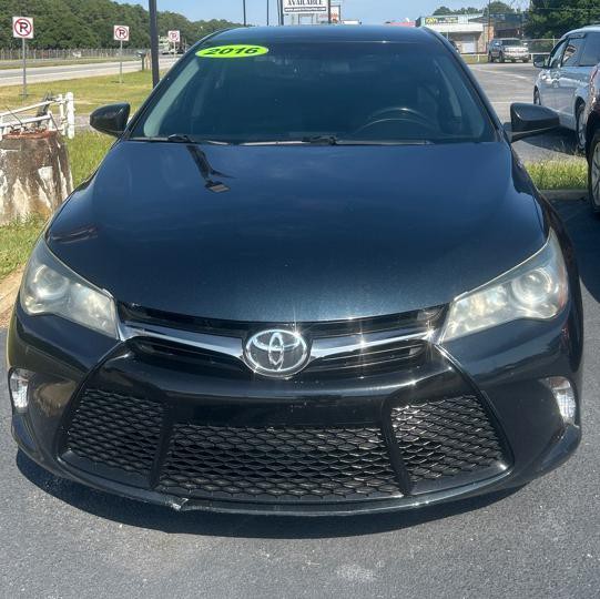 2016 Toyota Camry Image 2