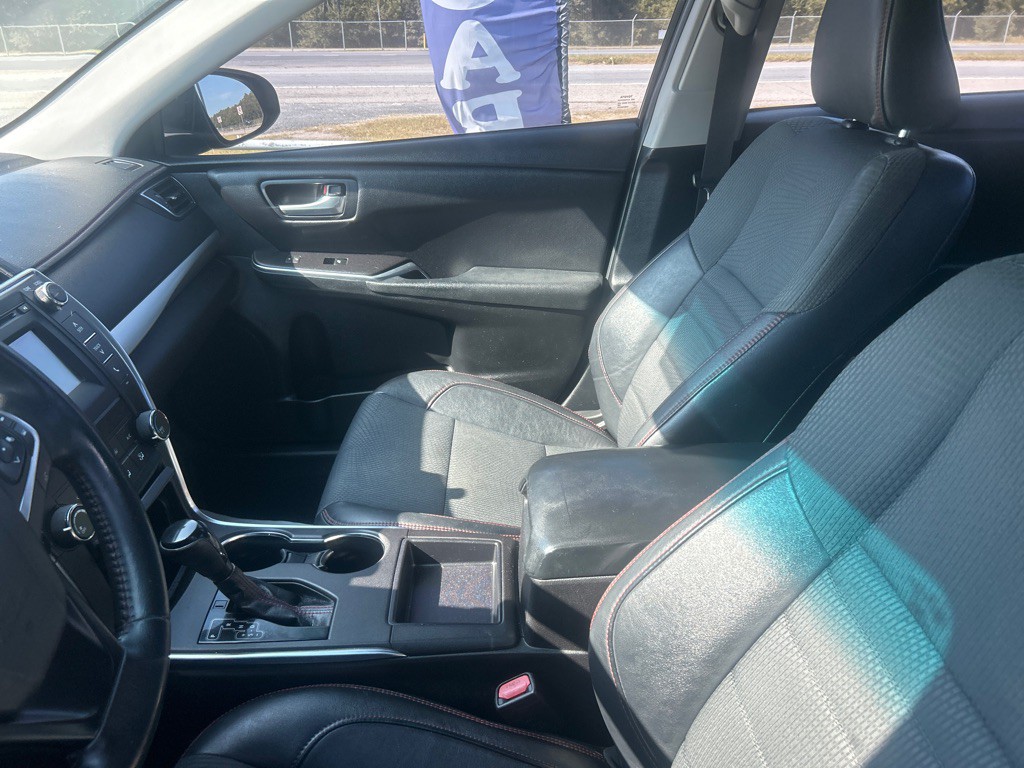 2016 Toyota Camry Image 8