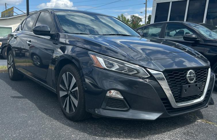 2022 Nissan Altima Image 1
