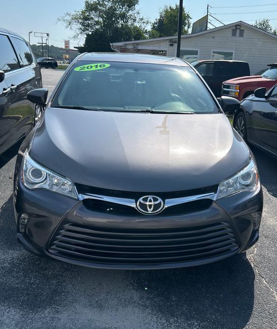 2016 Toyota Camry Image 2