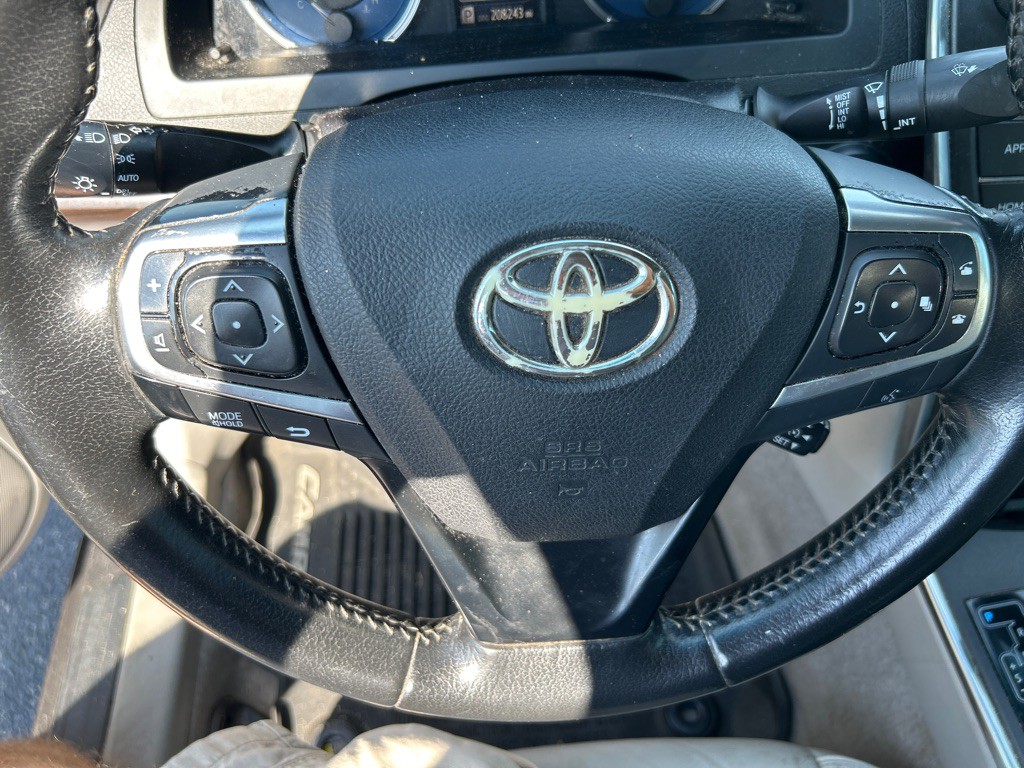 2016 Toyota Camry Image 12