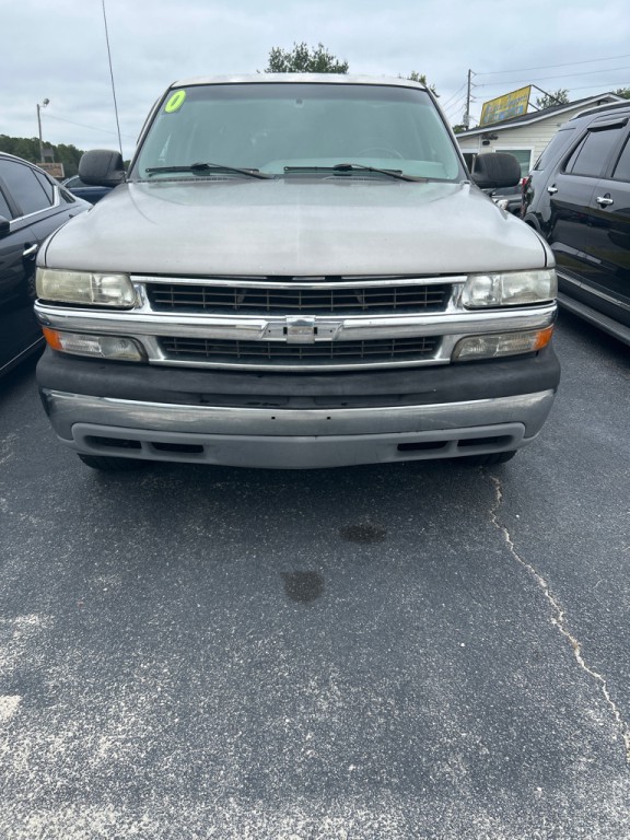 2002 Chevrolet Suburban Image 2