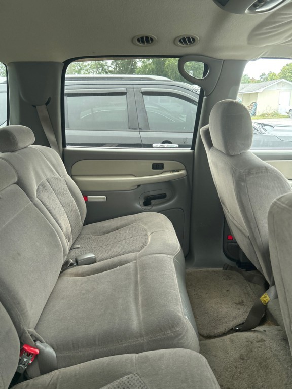 2002 Chevrolet Suburban Image 9