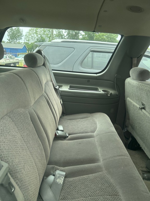 2002 Chevrolet Suburban Image 10