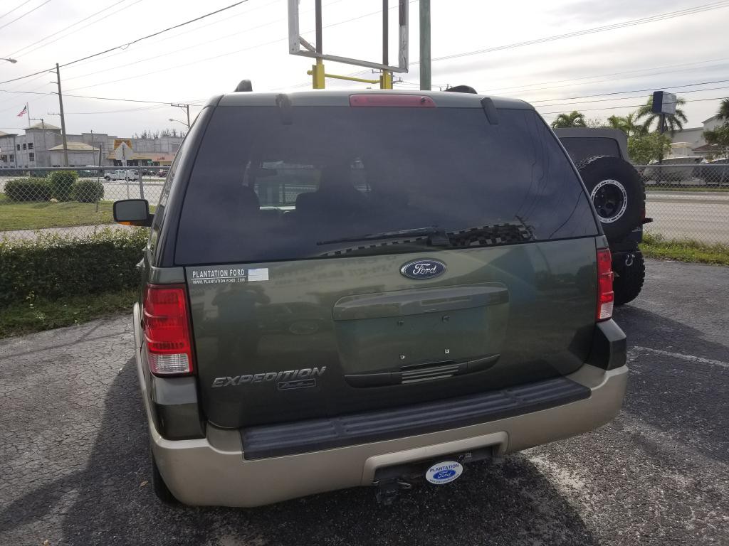 2005 Ford Expedition Image 4