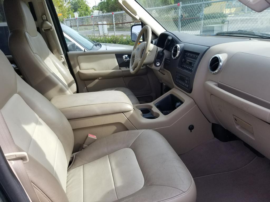 2005 Ford Expedition Image 5