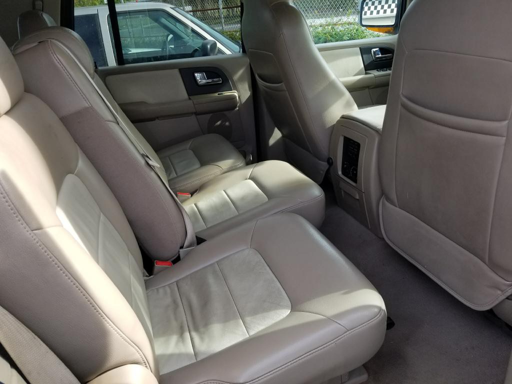 2005 Ford Expedition Image 6