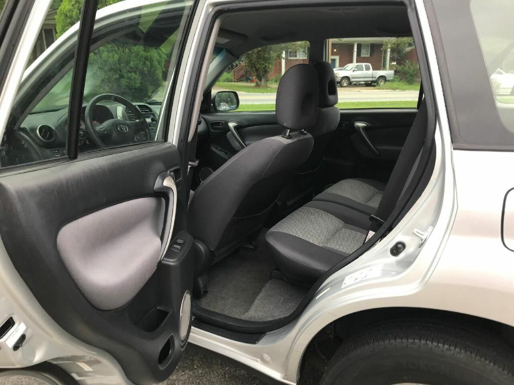 2004 Toyota Rav4 Image 18
