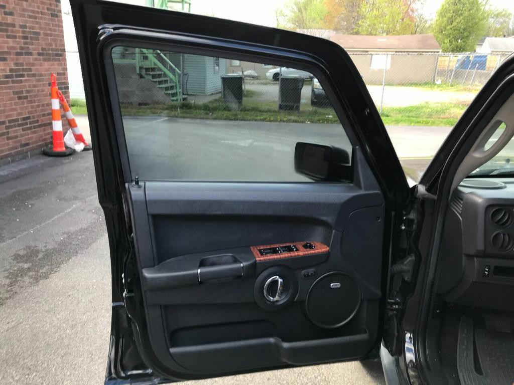 2008 Jeep Commander Image 10