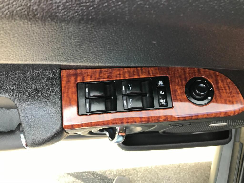 2008 Jeep Commander Image 11
