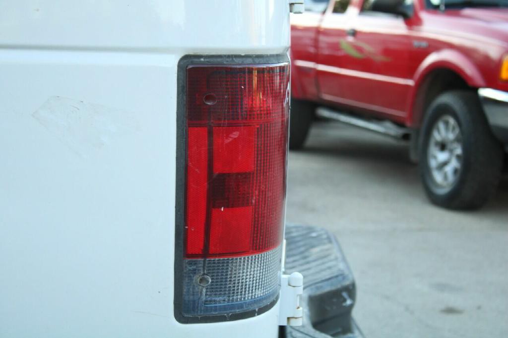 2006 Ford E-Series Image 11