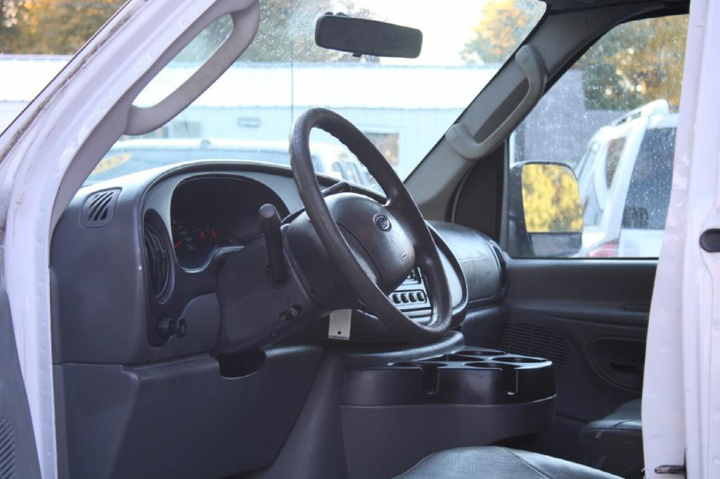 2006 Ford E-Series Image 12