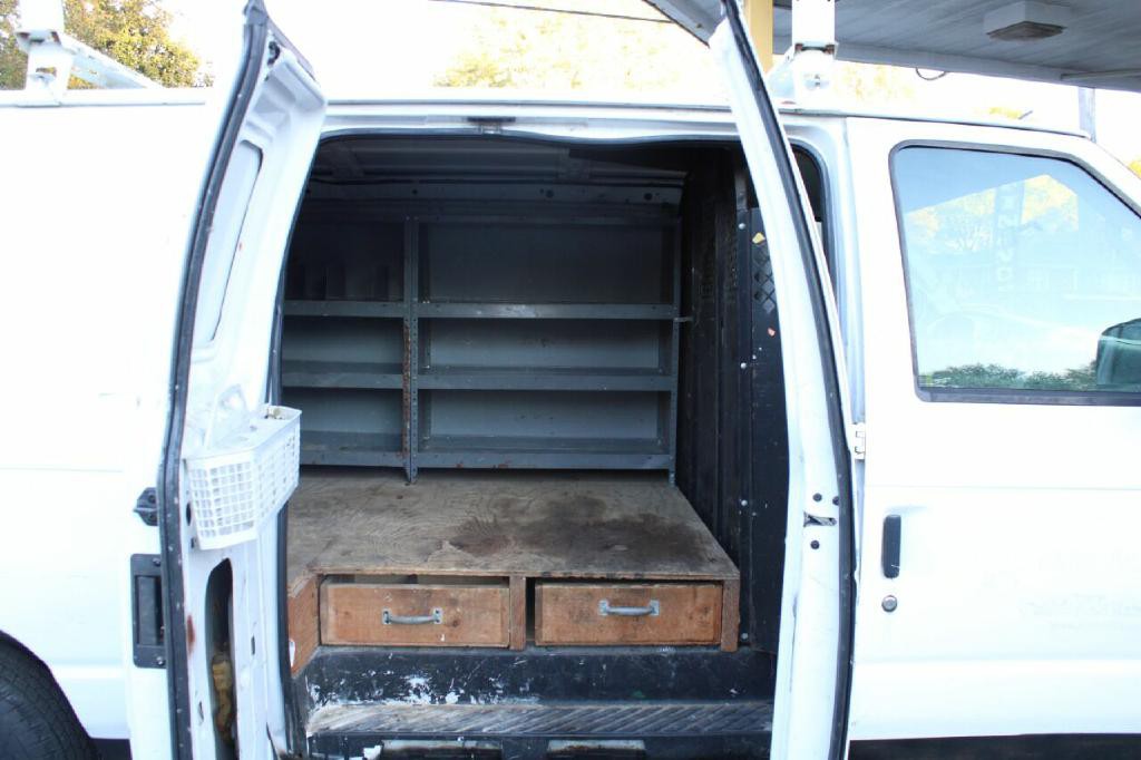 2006 Ford E-Series Image 25