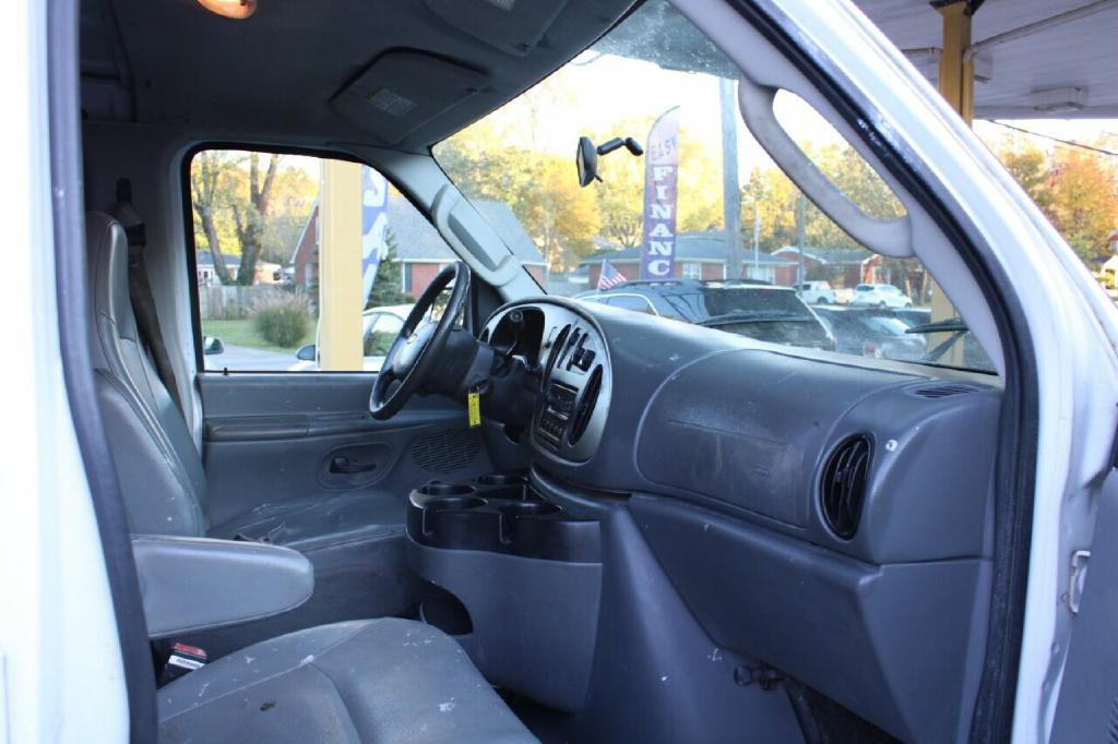 2006 Ford E-Series Image 28