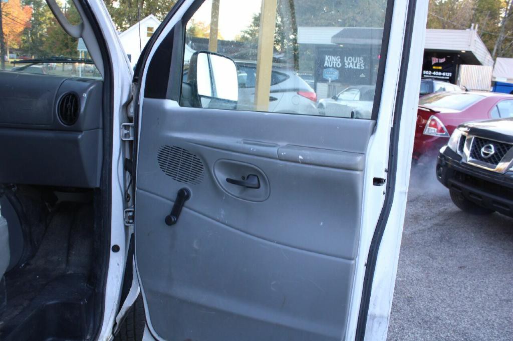 2006 Ford E-Series Image 29