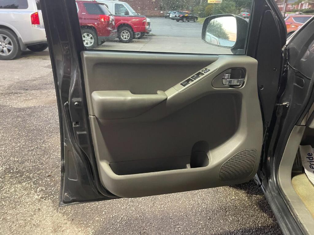 2013 Nissan Frontier Image 10