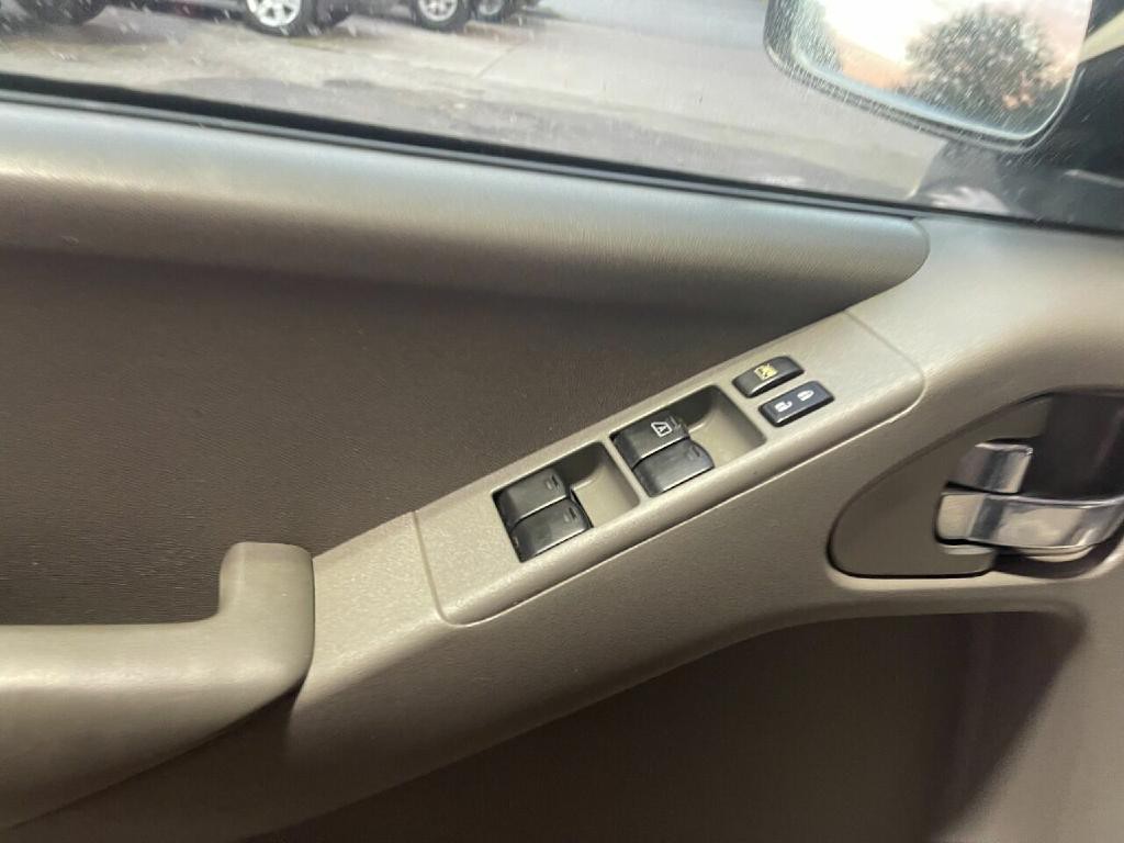 2013 Nissan Frontier Image 11