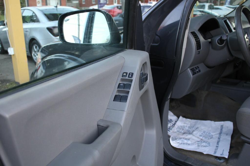 2013 Nissan Frontier Image 34