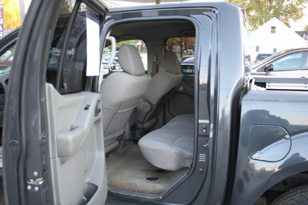 2013 Nissan Frontier Image 36