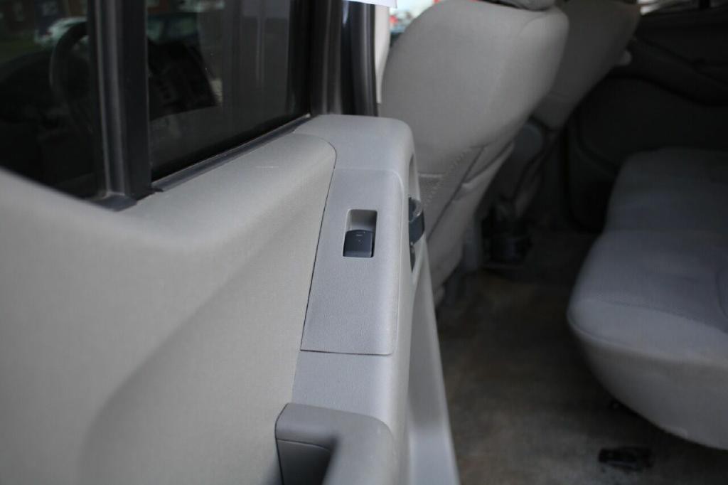 2013 Nissan Frontier Image 37