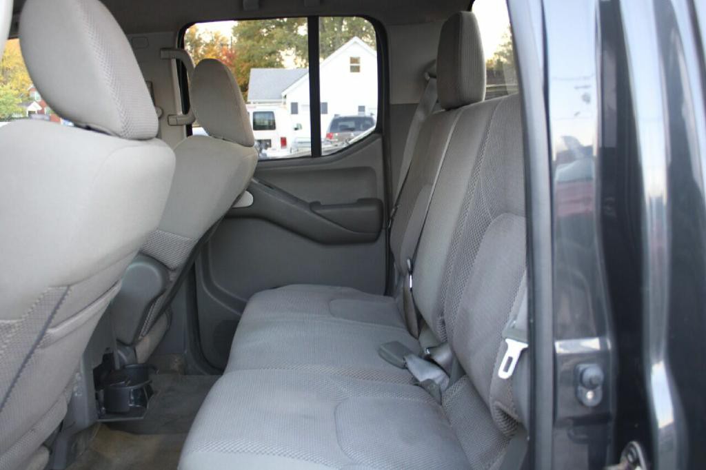 2013 Nissan Frontier Image 38