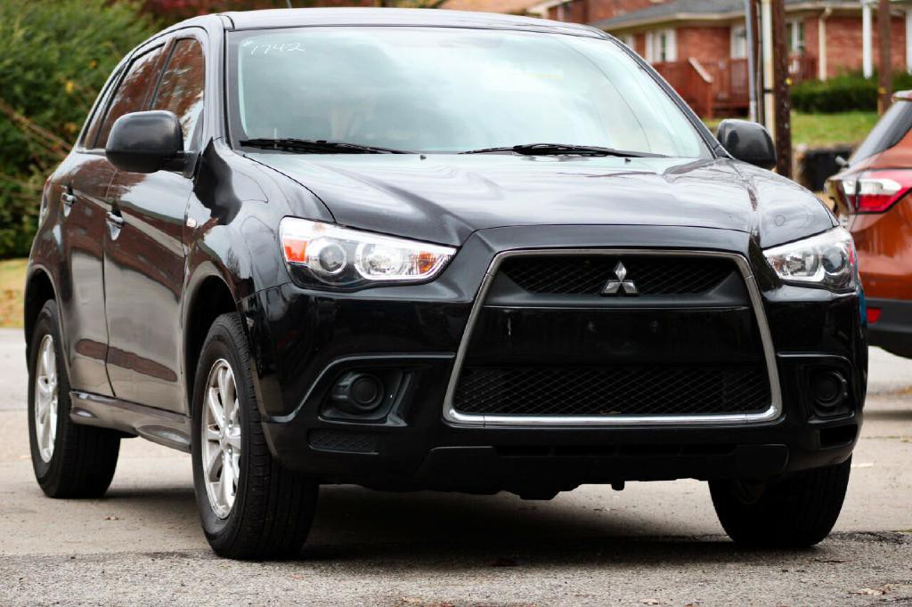 2012 Mitsubishi Outlander Image 1