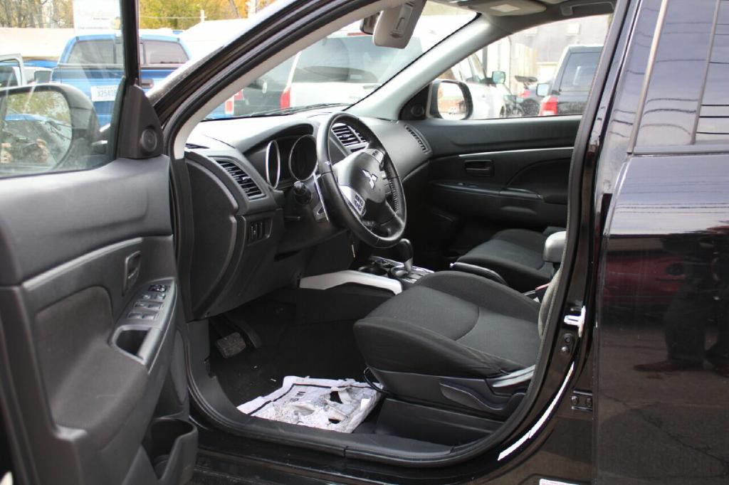 2012 Mitsubishi Outlander Image 9