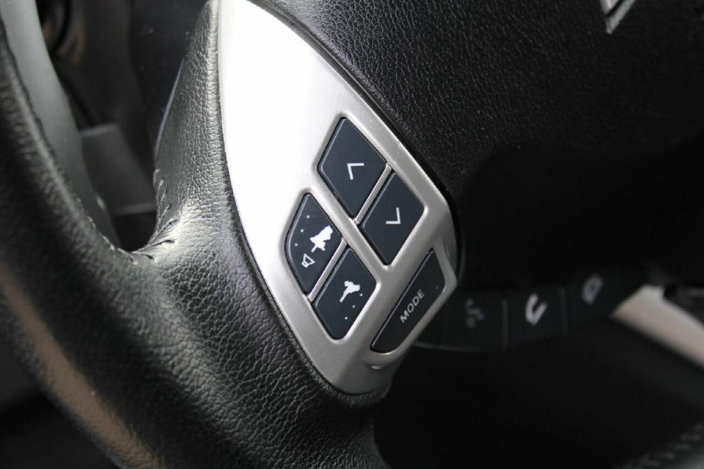 2012 Mitsubishi Outlander Image 17