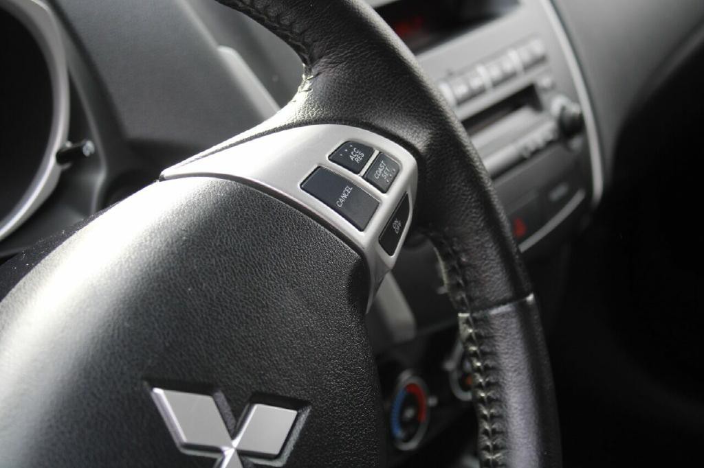 2012 Mitsubishi Outlander Image 18