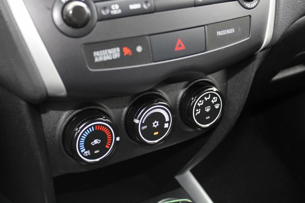 2012 Mitsubishi Outlander Image 23