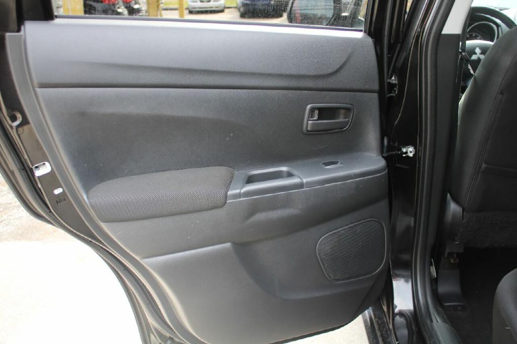 2012 Mitsubishi Outlander Image 28