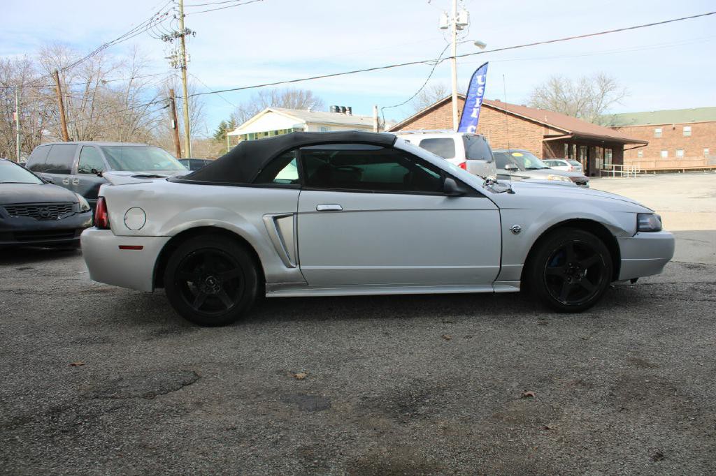 2004 Ford Mustang Image 2