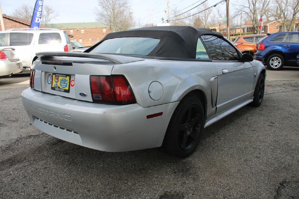 2004 Ford Mustang Image 3
