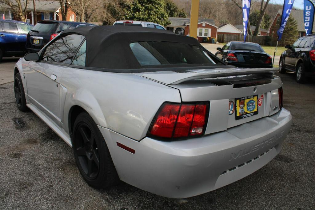 2004 Ford Mustang Image 5