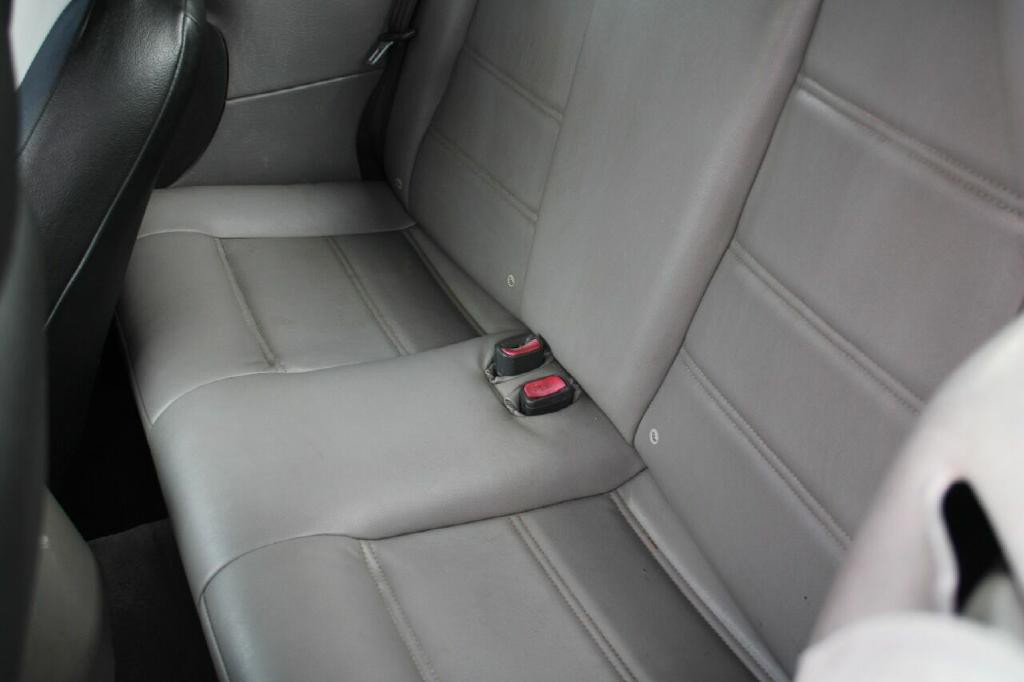 2004 Ford Mustang Image 12