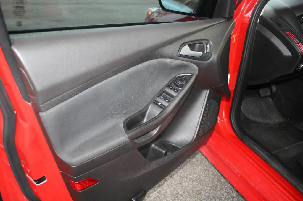 2016 Ford Focus Image 10