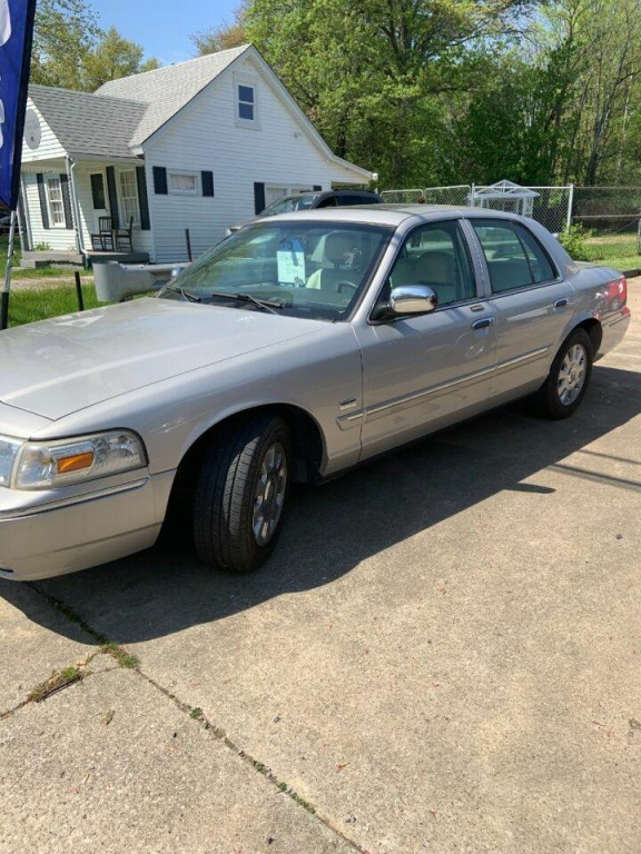 2008 Mercury Grand Marquis Image 3